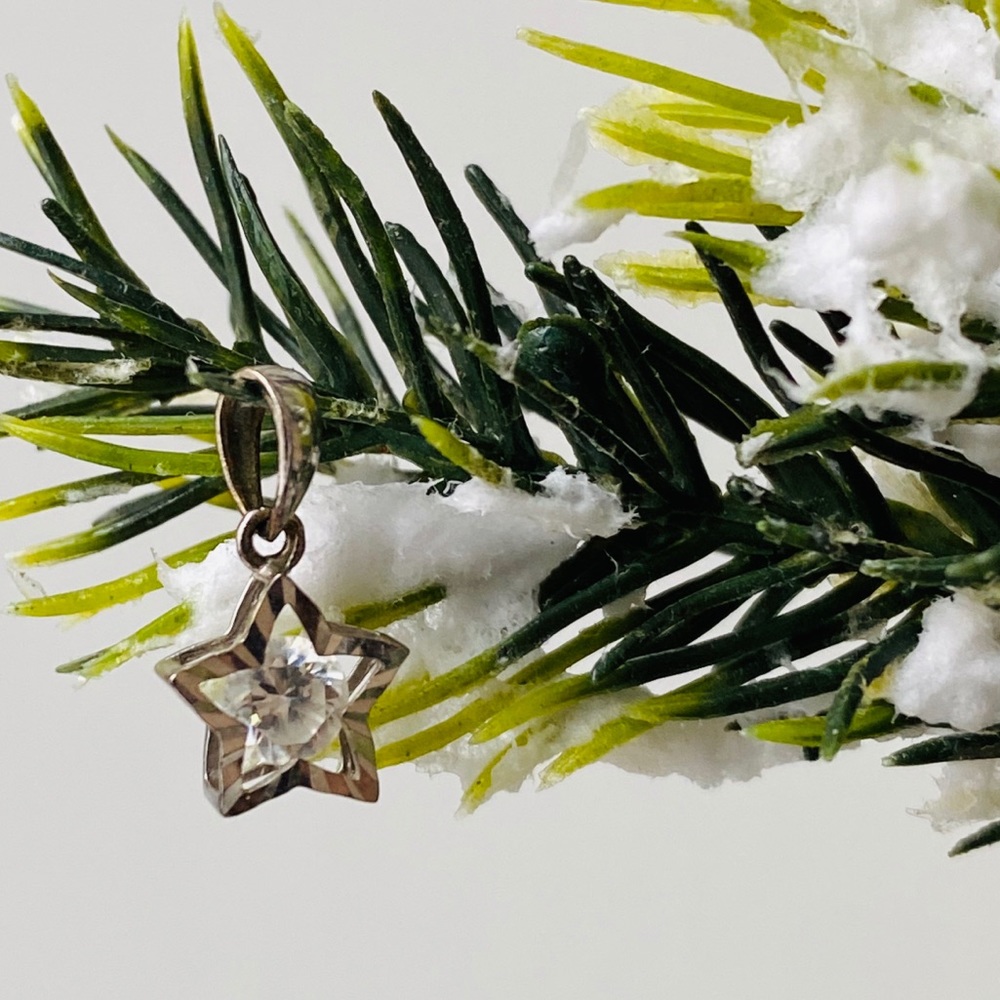 White Gold Star Pendant (14K)